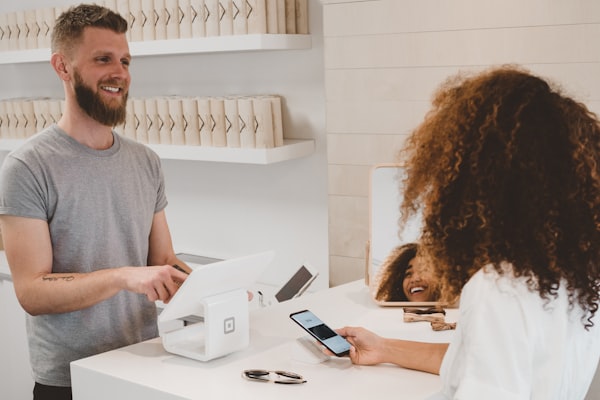 E-commerce shopping experience and online retail